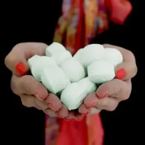 1.3Kg Box of Chill Pills (Mini Bath Bombs) – Mango | www.artisangoods.co.uk 3