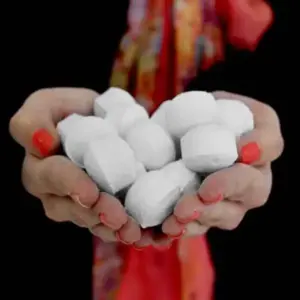 1.3Kg Box of Chill Pills (Mini Bath Bombs) – Summer of Love | www.artisangoods.co.uk 3
