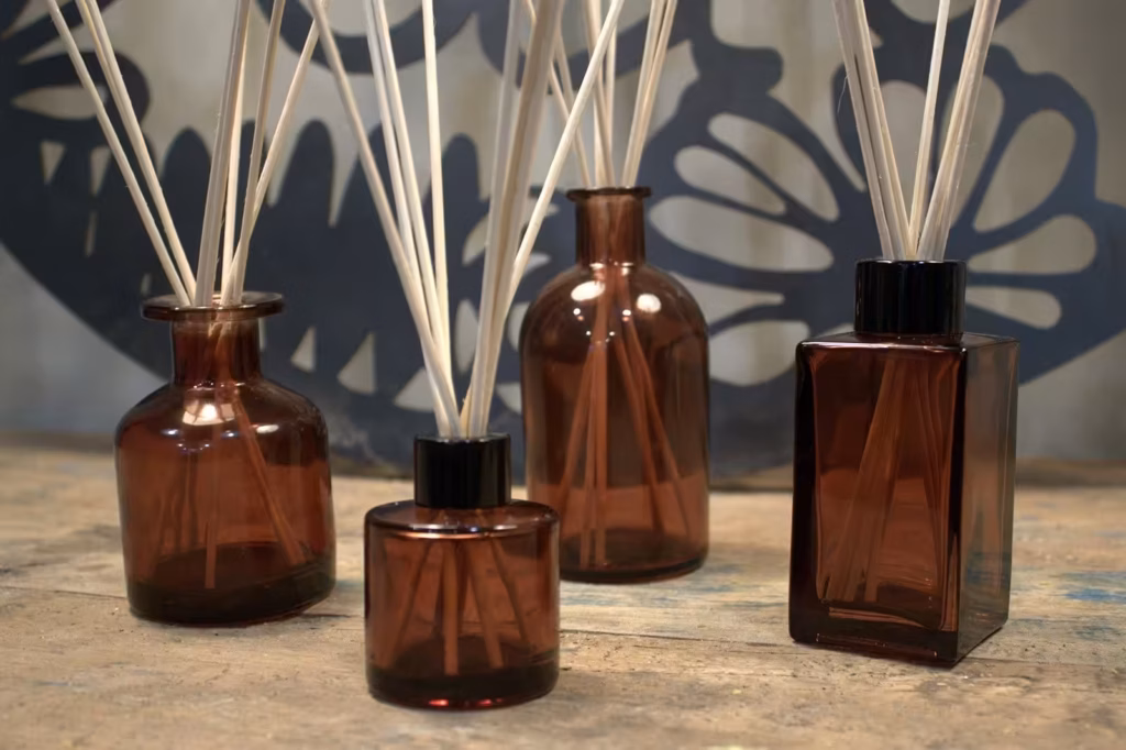 100 ml Square Long Reed Diffuser Bottlle – Amber | www.artisangoods.co.uk 3