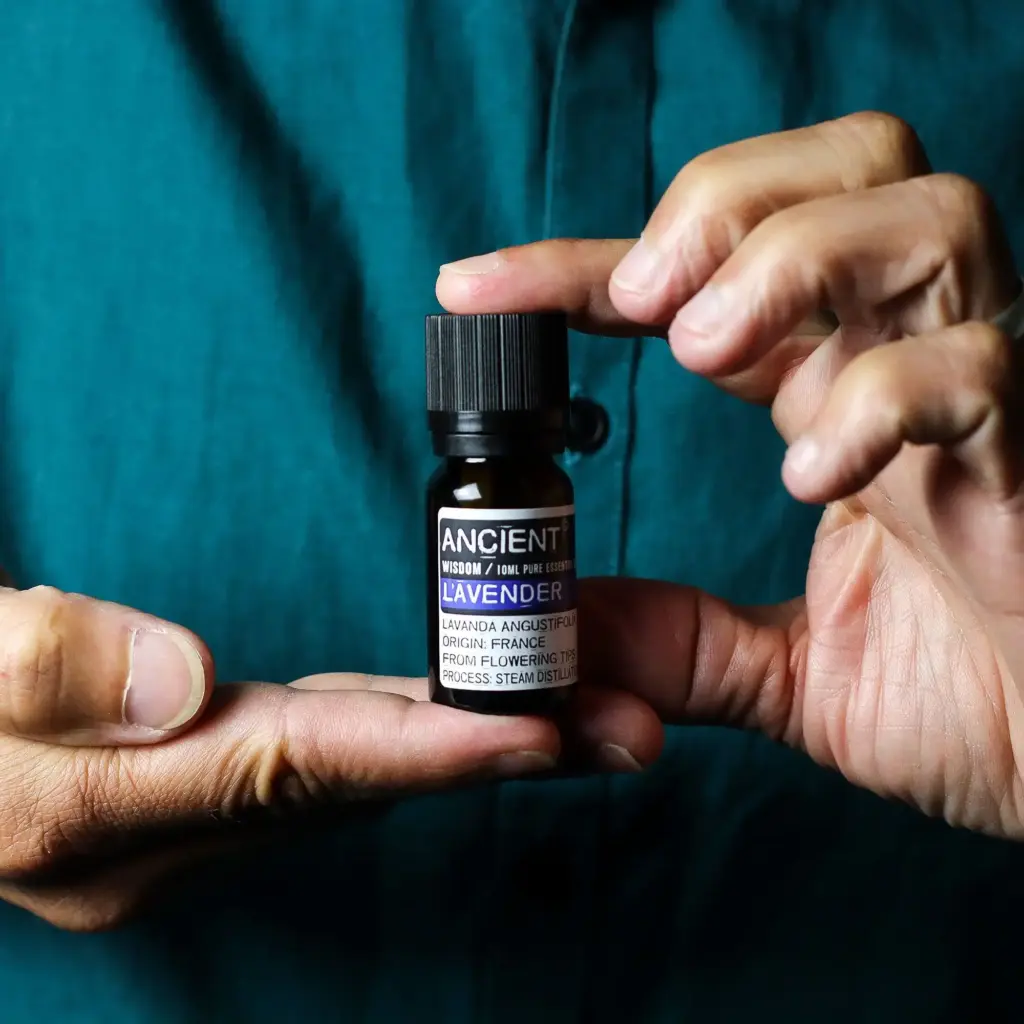 10 ml Lavender Essential Oil | www.artisangoods.co.uk 2