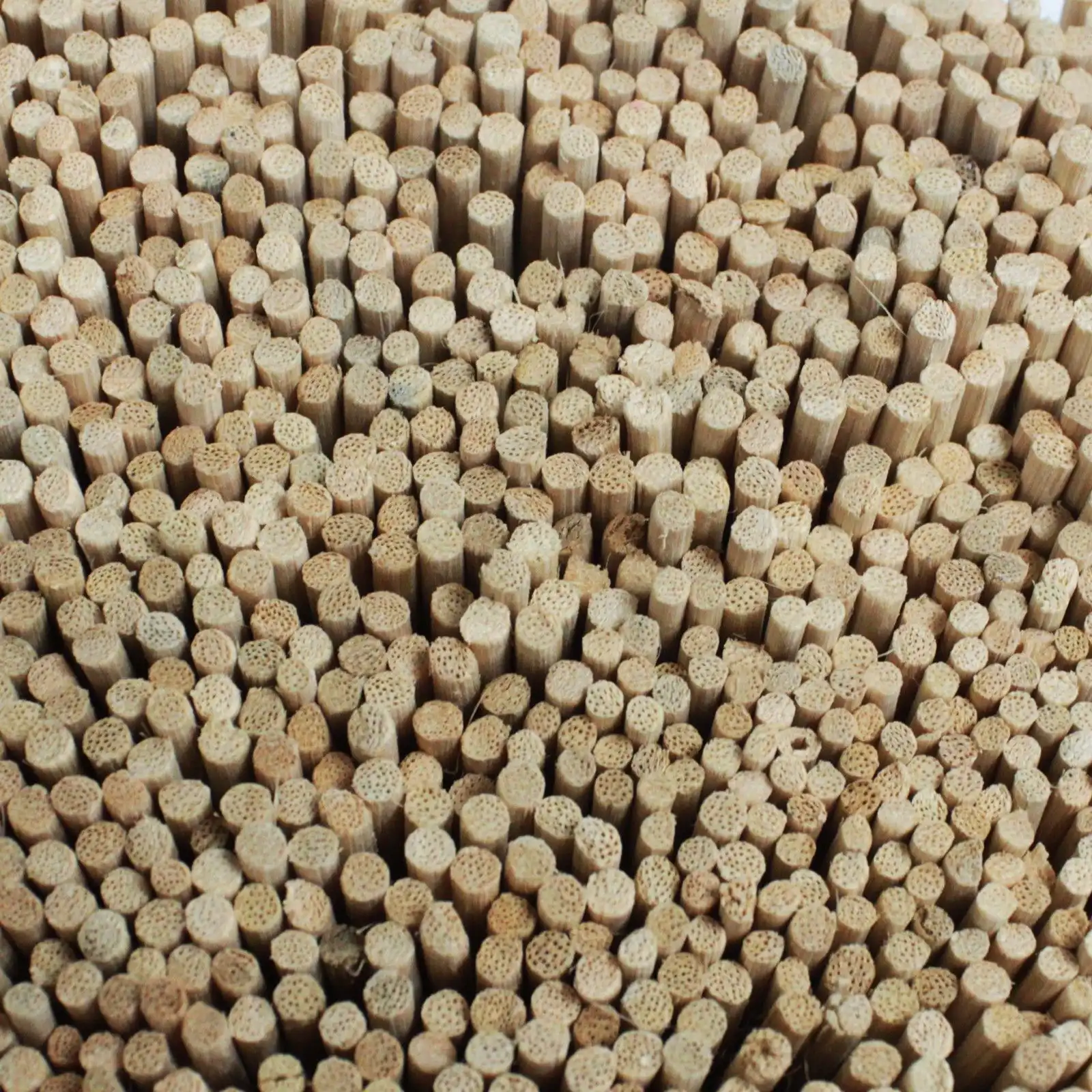 5kg of 2.5mm Reed Diffusers Approx 5000 | www.artisangoods.co.uk 3 5kg of 2.5mm Reed Diffusers Approx 5000 | www.artisangoods.co.uk 2