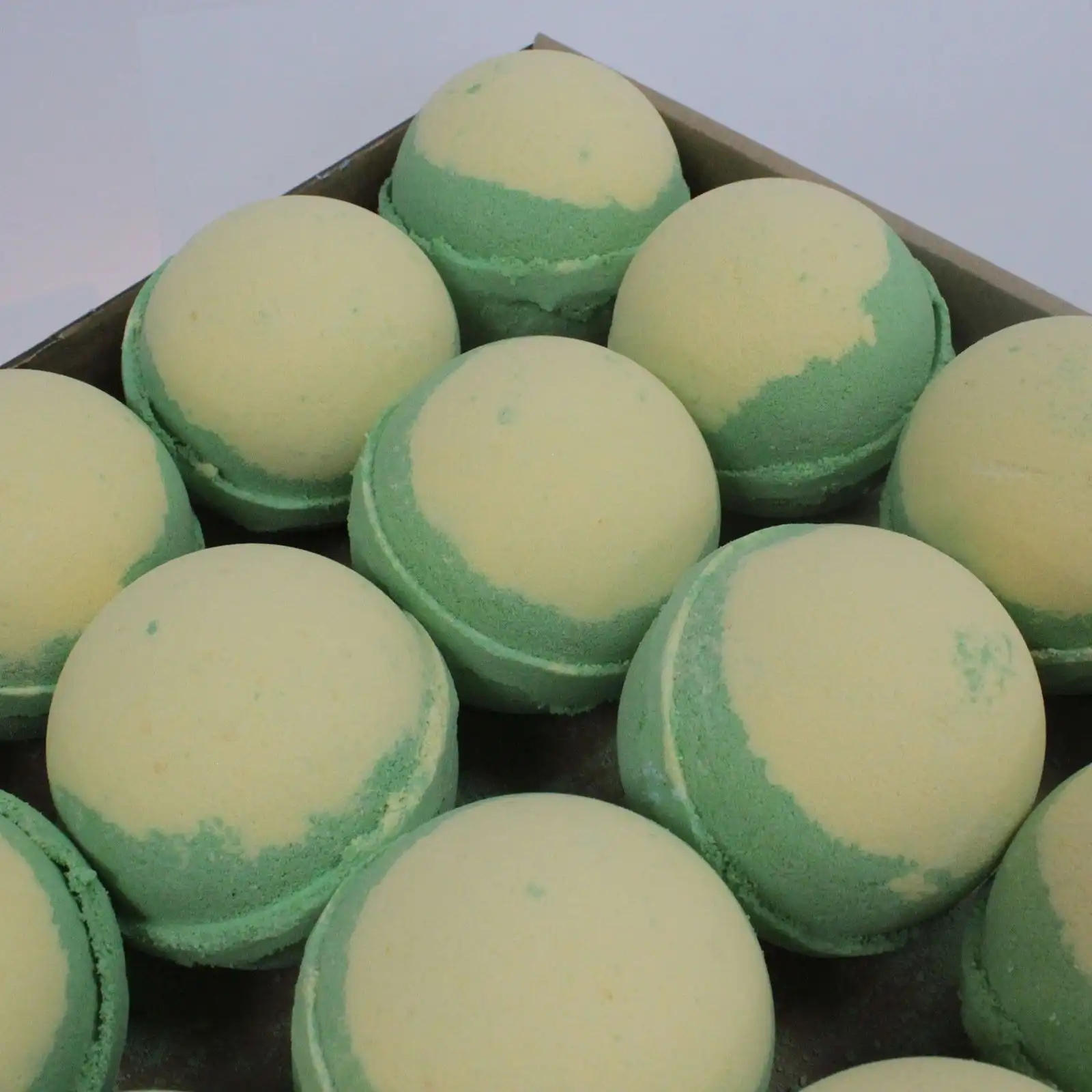 Apple Pie & Custard Bath Bomb | www.artisangoods.co.uk 3 Apple Pie & Custard Bath Bomb | www.artisangoods.co.uk 2