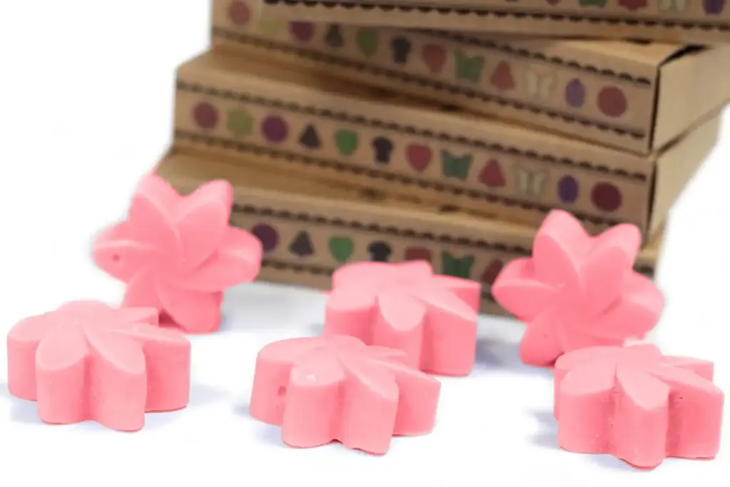 Box of 6 Wax Melts – Classic Rose | www.artisangoods.co.uk 3