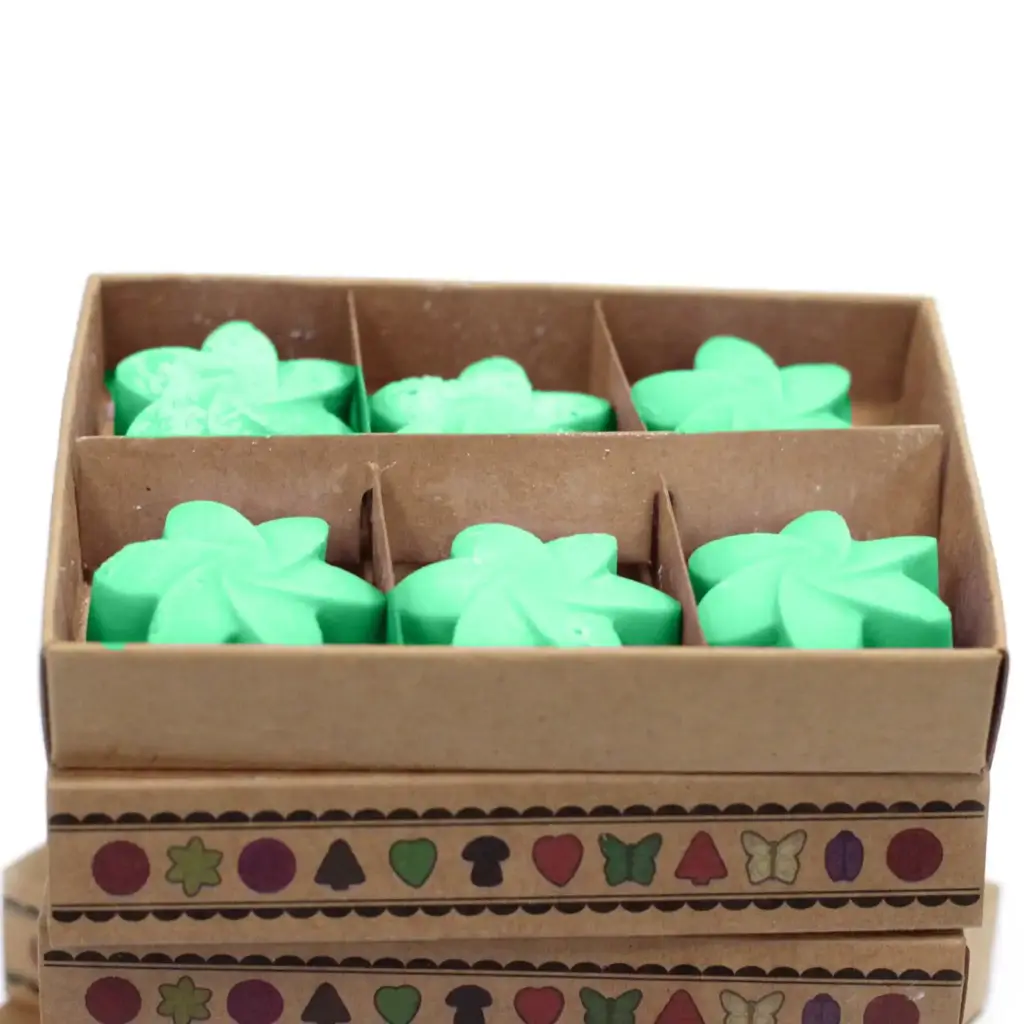Box of 6  Wax Melts – Hidden Garden | www.artisangoods.co.uk 4