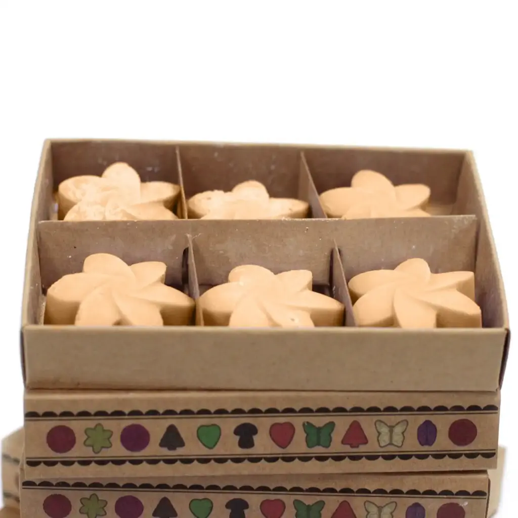 Box of 6 Wax Melts – Midnight Jasmine | www.artisangoods.co.uk 4 Box of 6 Wax Melts – Midnight Jasmine | www.artisangoods.co.uk 4