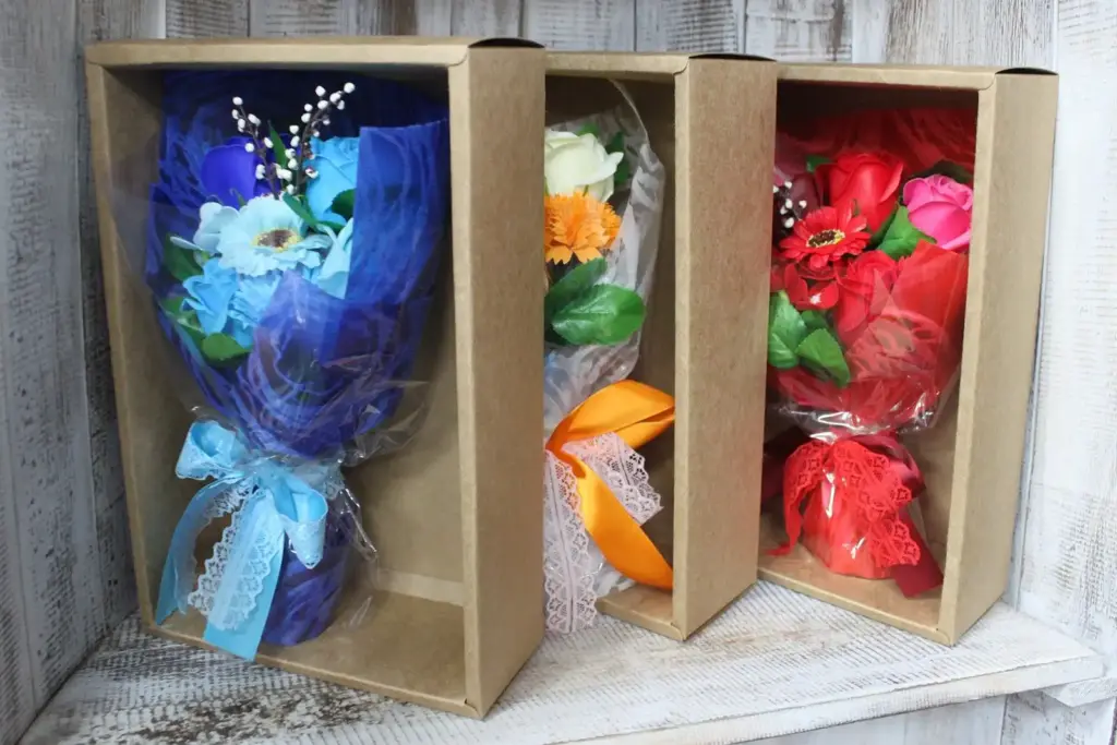 Boxed Hand Soap Flower Bouquet – Orange | www.artisangoods.co.uk 4