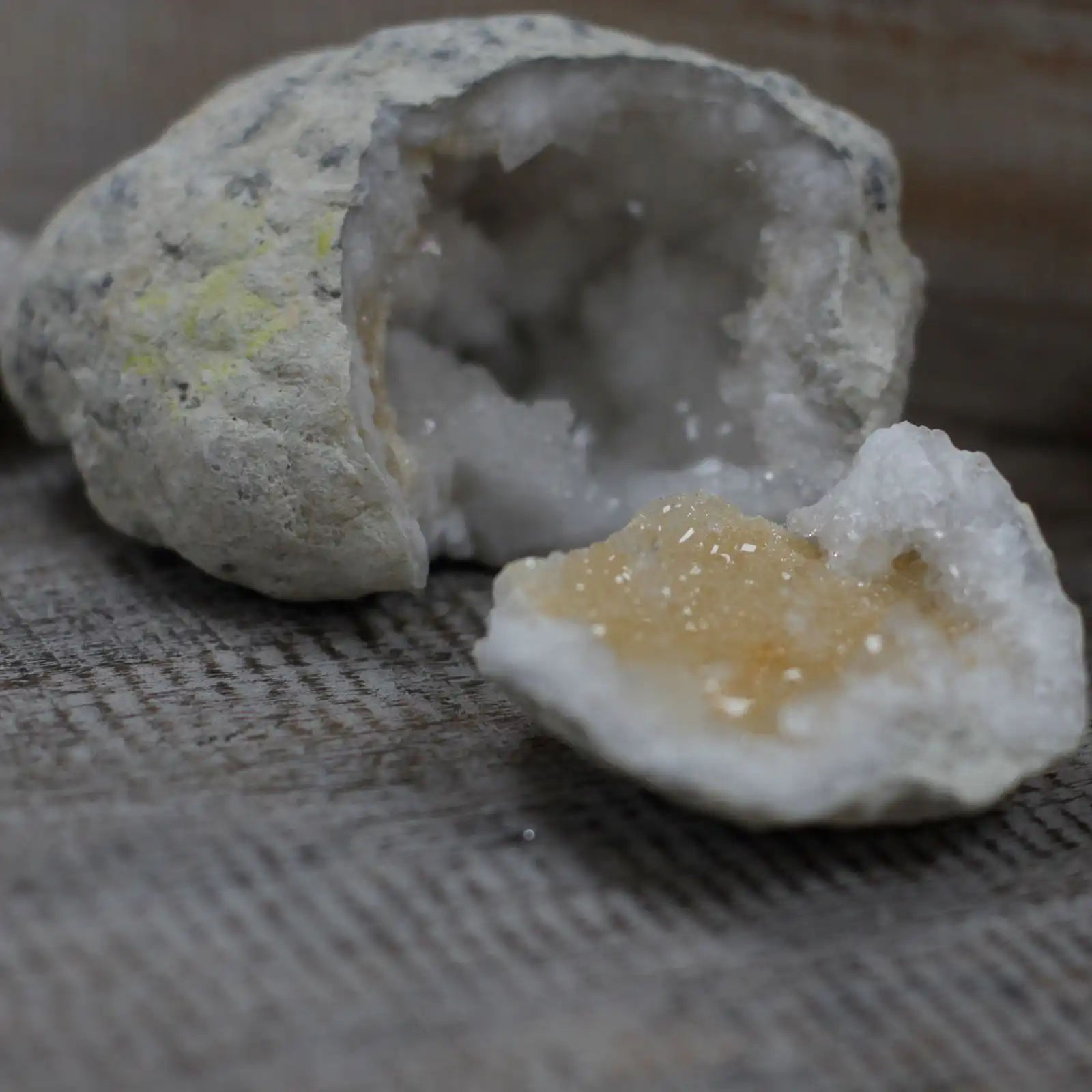 Calsite Geodes – 10-12 cm | www.artisangoods.co.uk 6 Calsite Geodes – 10-12 cm | www.artisangoods.co.uk 5