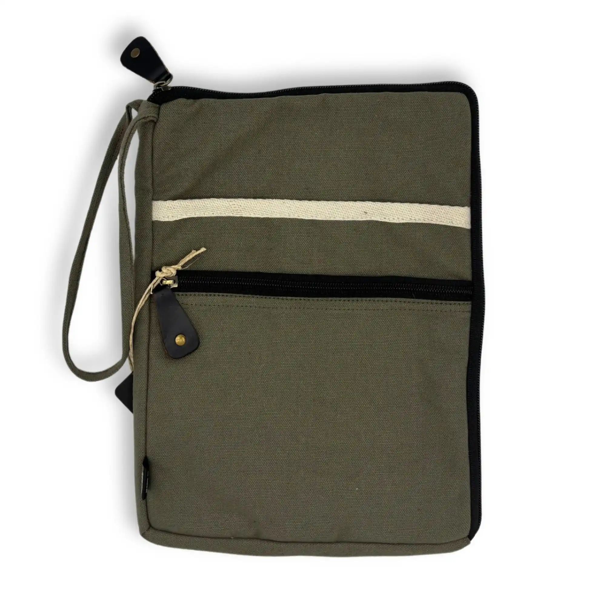 Canvas Large Laptop Pouch – Olive | www.artisangoods.co.uk 2 Canvas Large Laptop Pouch – Olive | www.artisangoods.co.uk 1