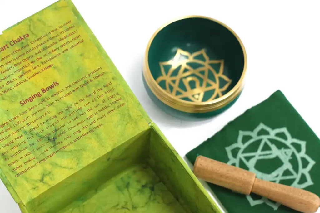 Chakra Singing Bowl – Heart | www.artisangoods.co.uk 3