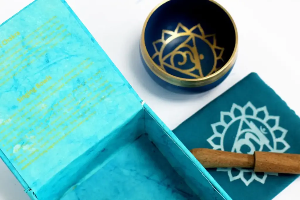 Chakra Singing Bowl – Throat | www.artisangoods.co.uk 3 Chakra Singing Bowl – Throat | www.artisangoods.co.uk 3