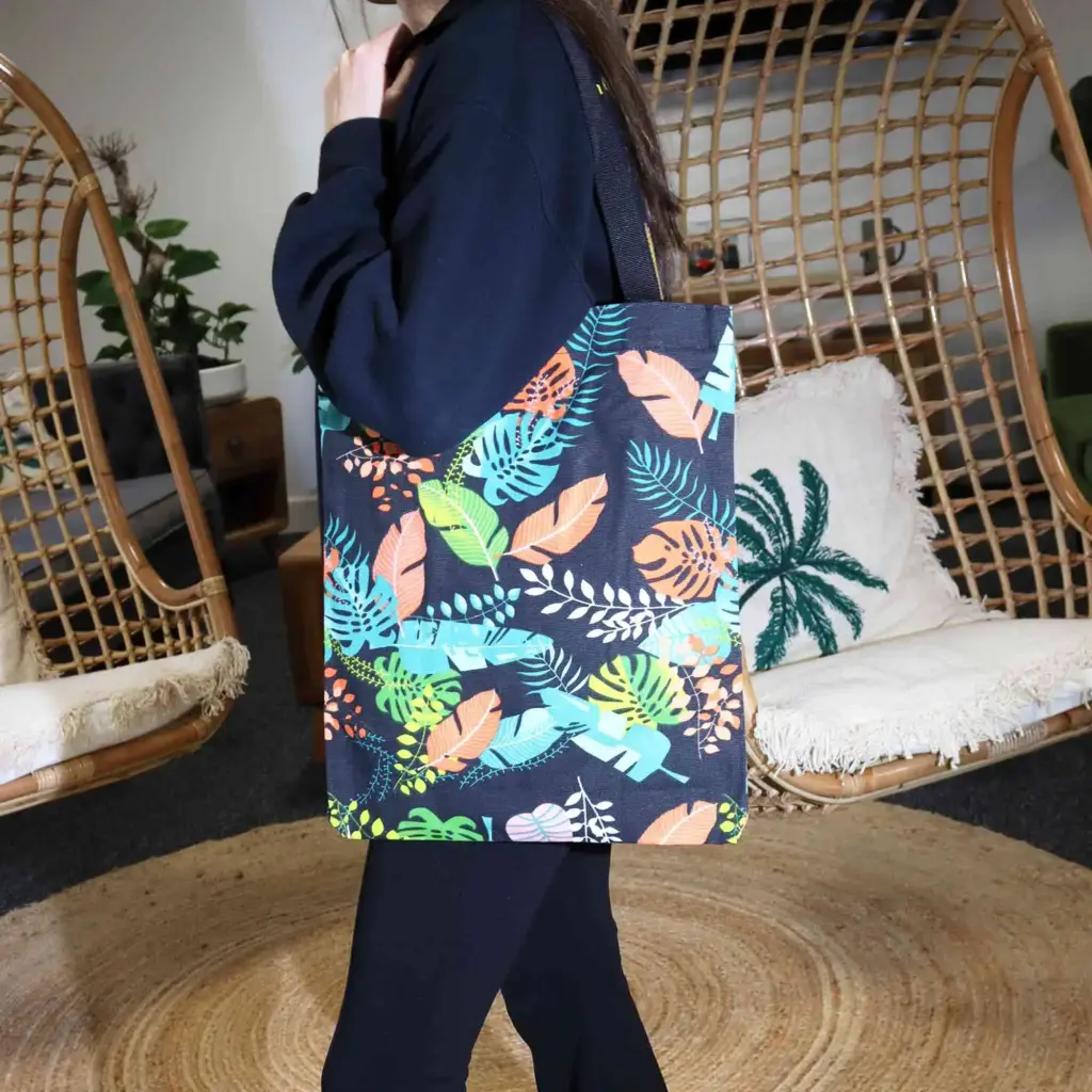 Classic Tote Zipper Bag (Dark Tropical Motiff) 40x34cm | www.artisangoods.co.uk 2 Classic Tote Zipper Bag (Dark Tropical Motiff) 40x34cm | www.artisangoods.co.uk 2