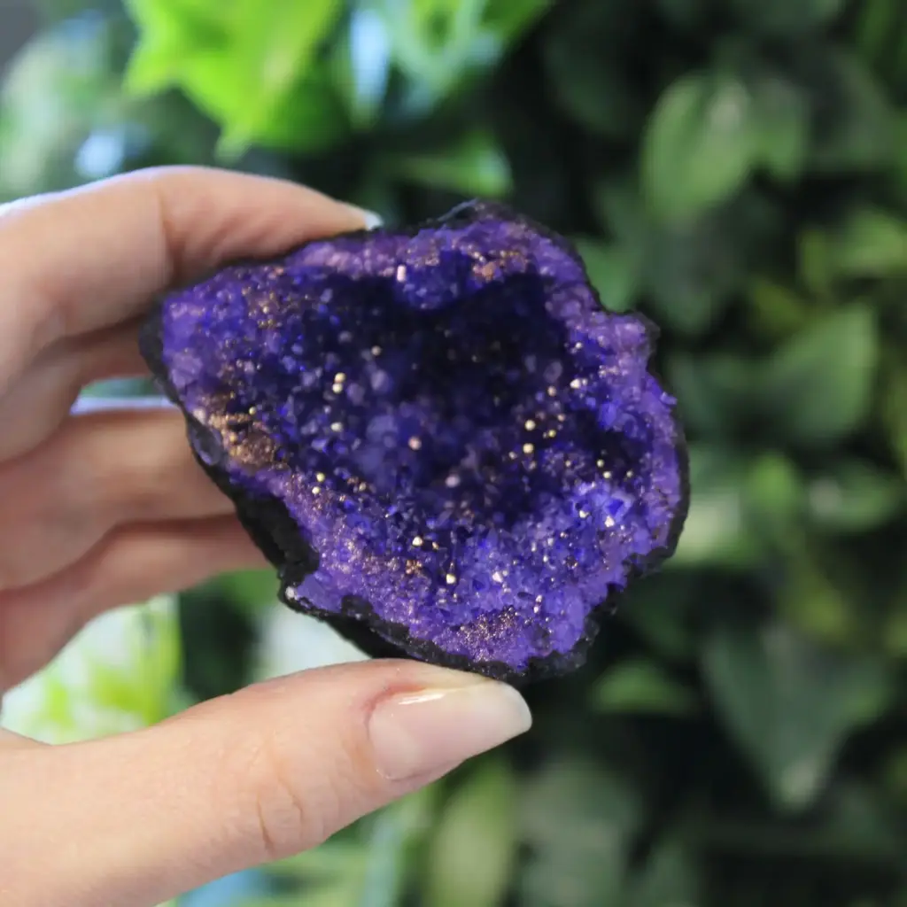 Coloured Calsite Geodes – Black Rock – Turqoise / Purple | www.artisangoods.co.uk 3