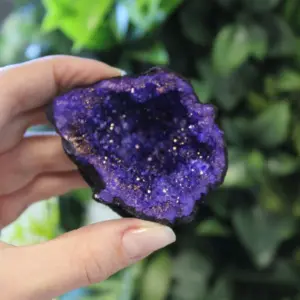 Coloured Calsite Geodes – Black Rock – Turqoise / Purple | www.artisangoods.co.uk 3