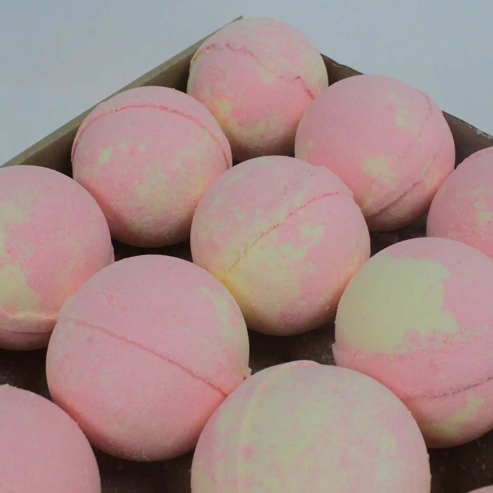 Five for Her Bath Bomb | www.artisangoods.co.uk 3 Five for Her Bath Bomb | www.artisangoods.co.uk 2