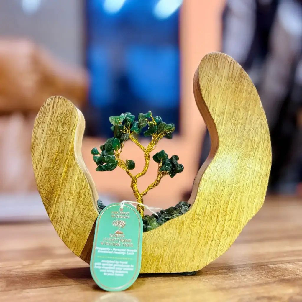 Gemstone Tree Garden – Mango Wood Open Ring – Green Aventurine – 60 chipstones | www.artisangoods.co.uk