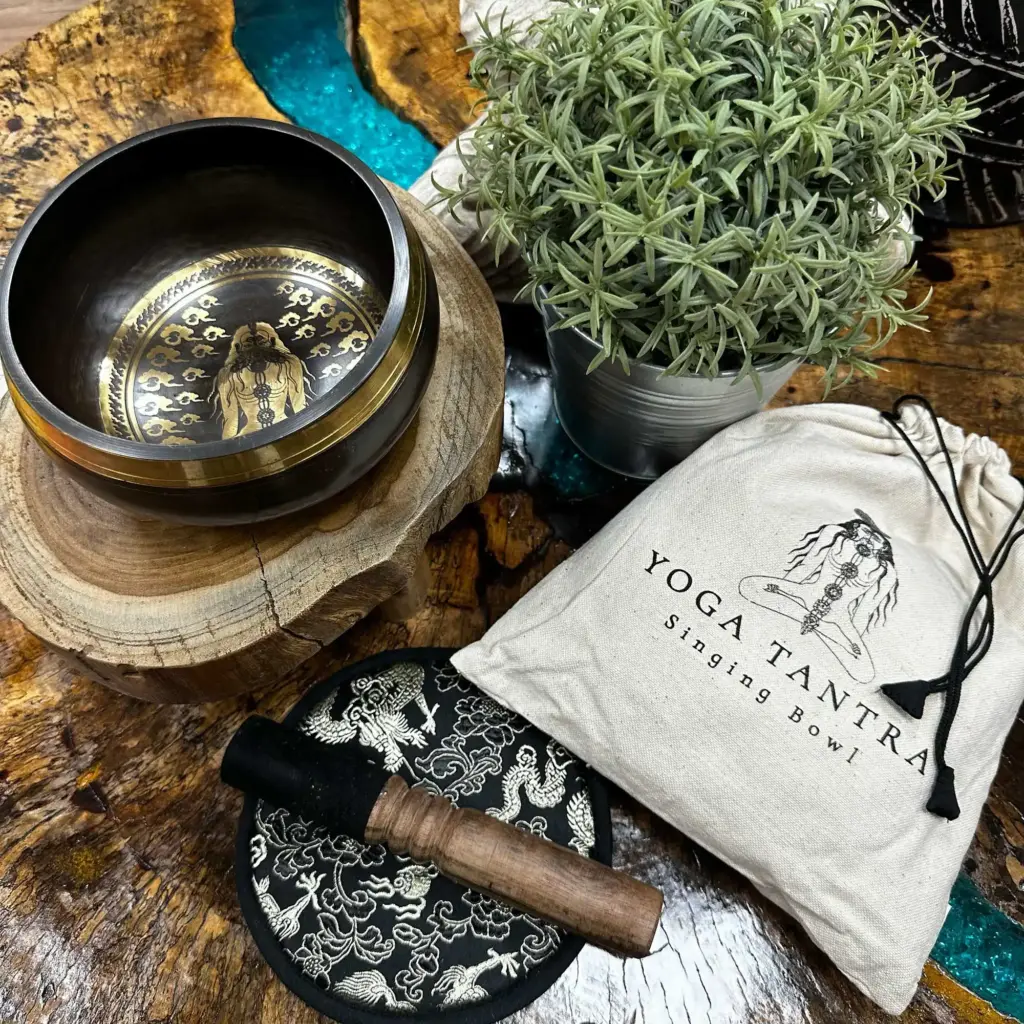Hand Beaten & Engraved Singing Bowl Gift Set – 14cm – Yogi | www.artisangoods.co.uk 2