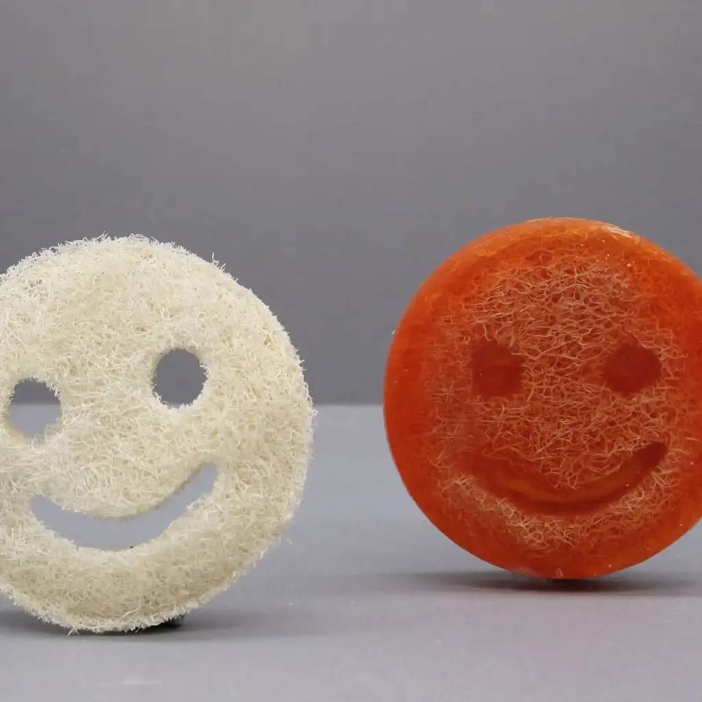 Happy Scrub Soap – Coconut | www.artisangoods.co.uk