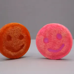 Happy Scrub Soap – Raspberry & Pomegranate | www.artisangoods.co.uk 4