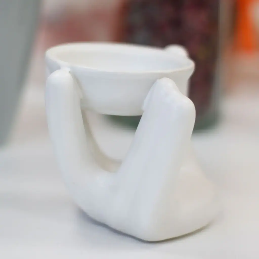 Helping Hand Oil Burner – White | www.artisangoods.co.uk 3 Helping Hand Oil Burner – White | www.artisangoods.co.uk 3