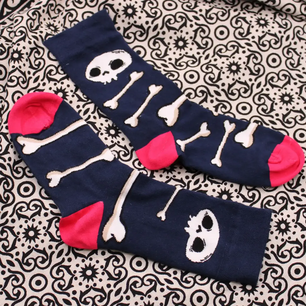 Hop Hare Bamboo Socks S/M – Skulls and Bones | www.artisangoods.co.uk 5