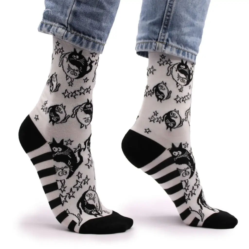 Hop Hare Bamboo Socks S/M – Ying Yang | www.artisangoods.co.uk Hop Hare Bamboo Socks S/M – Ying Yang | www.artisangoods.co.uk