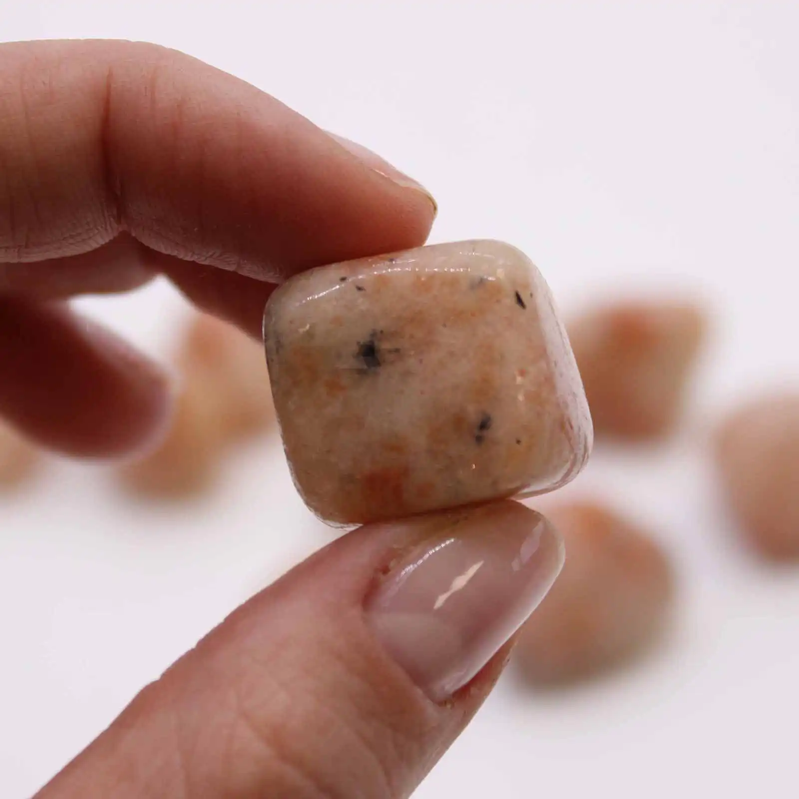 L Tumble Stones – Sunstone | www.artisangoods.co.uk 2 L Tumble Stones – Sunstone | www.artisangoods.co.uk 1