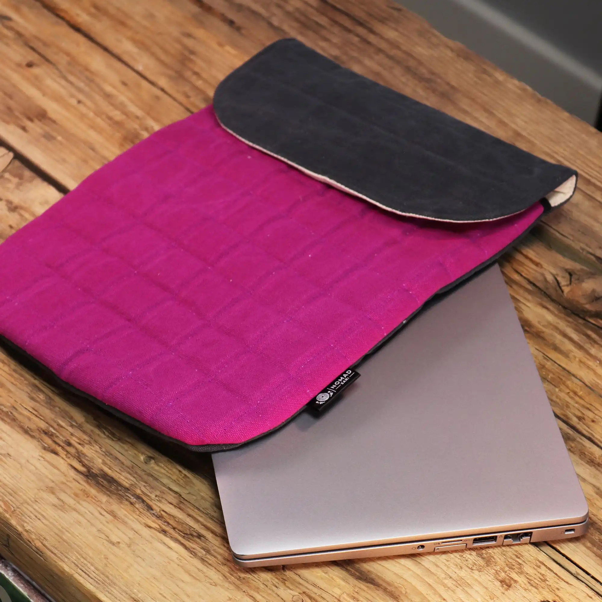 Laptop Padded Pouch – Purple Haze – 14oz Stonewash | www.artisangoods.co.uk 4 Laptop Padded Pouch – Purple Haze – 14oz Stonewash | www.artisangoods.co.uk 3