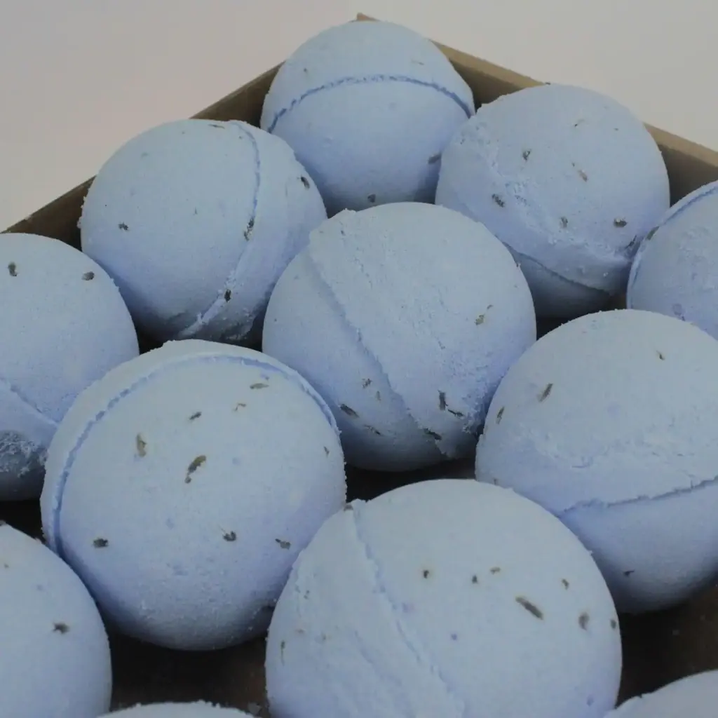1x Set of 3 Lavender & Seeds Bath Bomb | www.artisangoods.co.uk 3