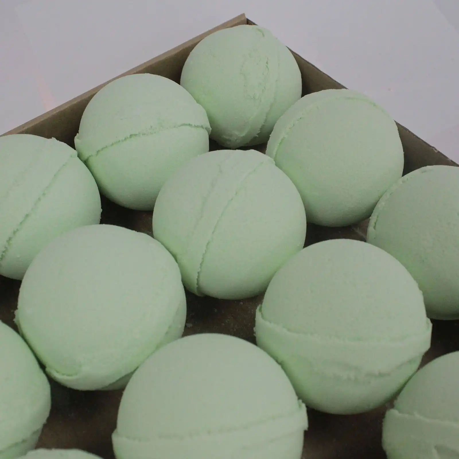 Lemon Eucalyptus Bath Bomb | www.artisangoods.co.uk 3 Lemon Eucalyptus Bath Bomb | www.artisangoods.co.uk 2