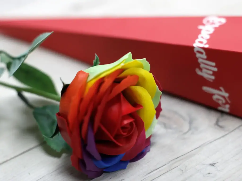 Luxury Soap Flower – Rainbow | www.artisangoods.co.uk 4