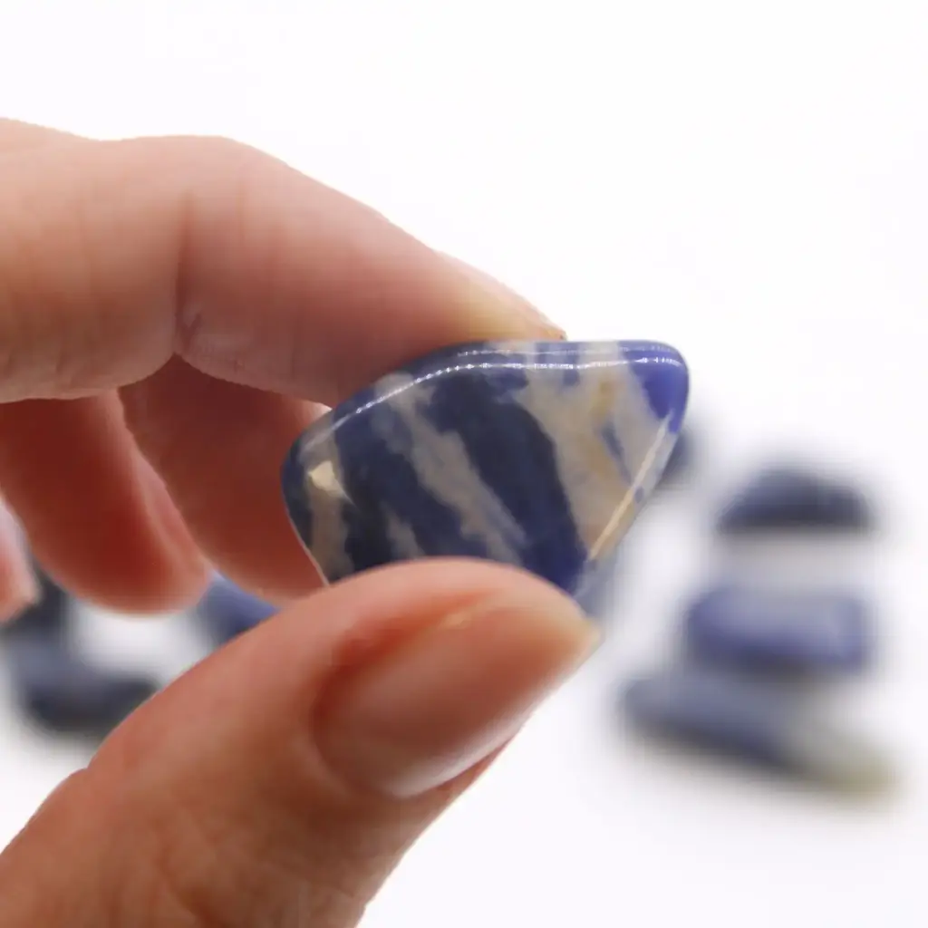 M Tumble Stone – Sodalite | www.artisangoods.co.uk 2