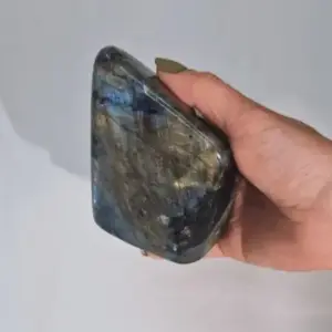 Madagascar Labradorite Large Stone (approx 550-750gms  110-140mm) | www.artisangoods.co.uk 2