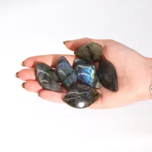 Madagascar Labradorite Leaf Stone (approx 15-20gms 45-55mm) | www.artisangoods.co.uk 3