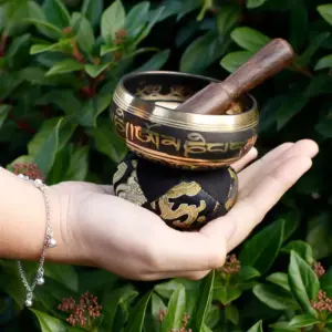 Mini Singing Bowl Gift Set – Black | www.artisangoods.co.uk 5