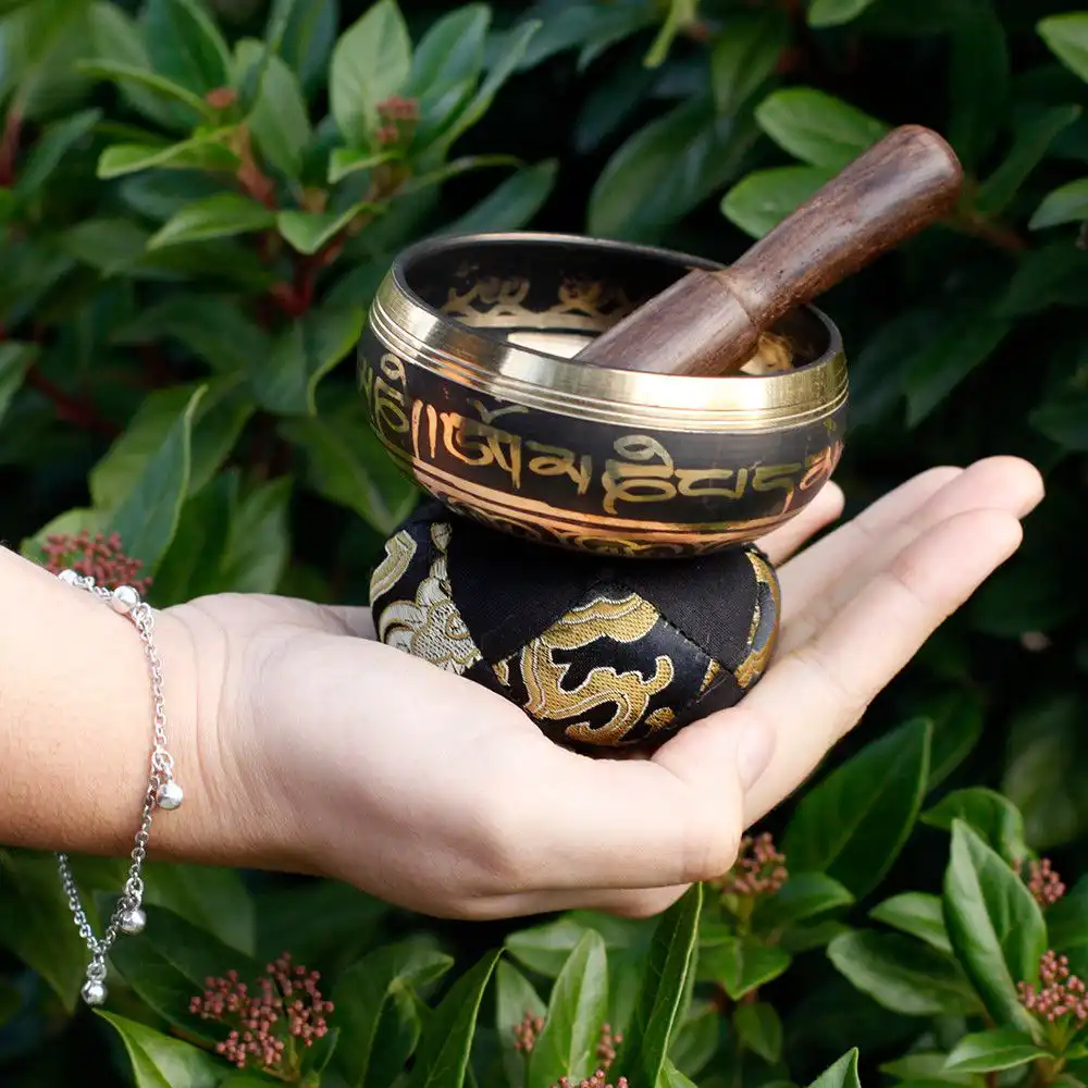 Mini Singing Bowl Gift Set – Black | www.artisangoods.co.uk 6 Mini Singing Bowl Gift Set – Black | www.artisangoods.co.uk 5