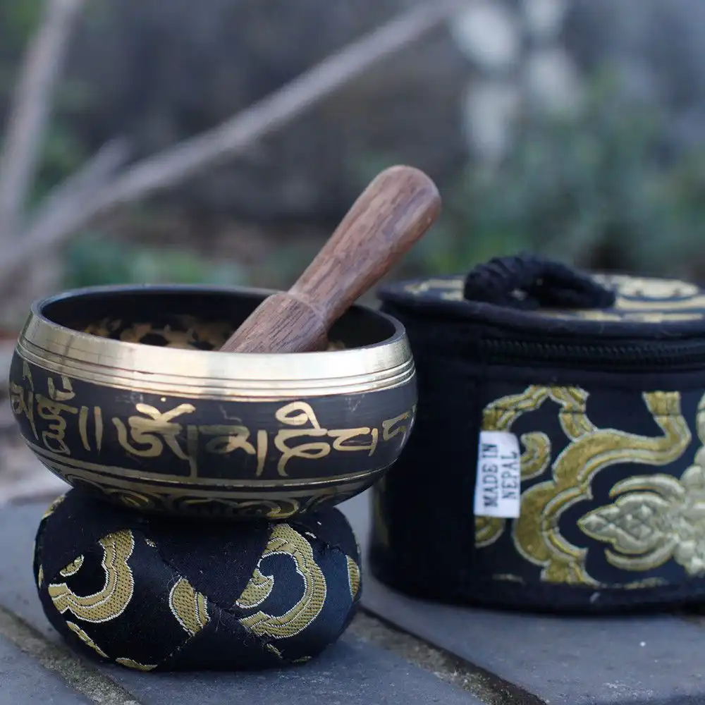 Mini Singing Bowl Gift Set – Black | www.artisangoods.co.uk 3 Mini Singing Bowl Gift Set – Black | www.artisangoods.co.uk 2