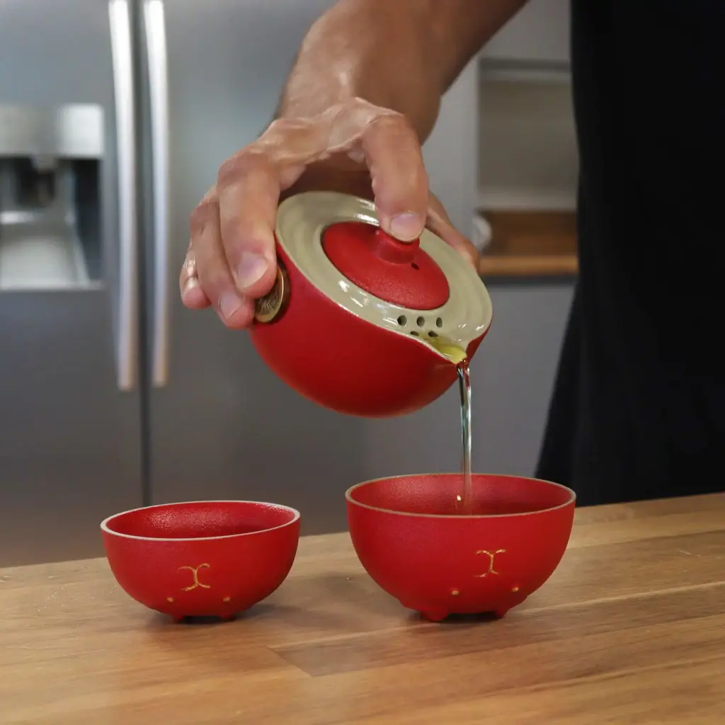 Money Cat Teapot Set – Two Cups – Travel Pack – Red | www.artisangoods.co.uk 4 Money Cat Teapot Set – Two Cups – Travel Pack – Red | www.artisangoods.co.uk 4