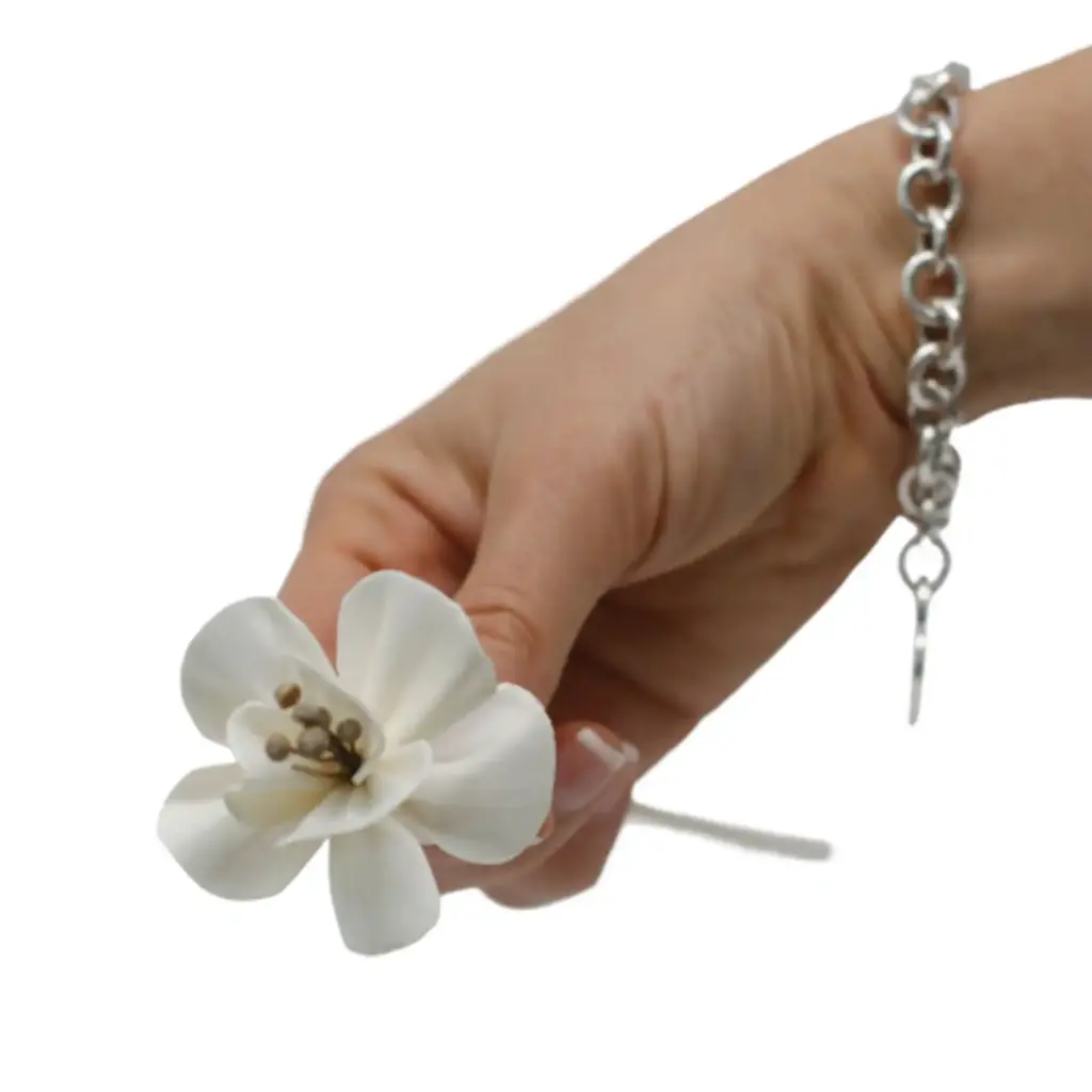 Natural Diffuser Flowers – Lily on Reed | www.artisangoods.co.uk 3 Natural Diffuser Flowers – Lily on Reed | www.artisangoods.co.uk 3