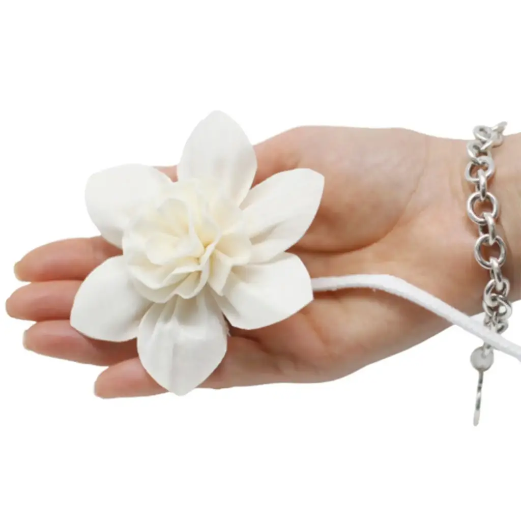 Natural Diffuser Flowers – Lrg Lily on String | www.artisangoods.co.uk 3 Natural Diffuser Flowers – Lrg Lily on String | www.artisangoods.co.uk 3