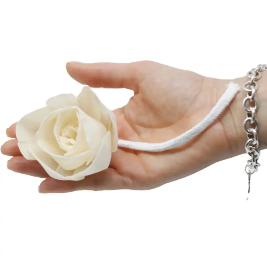 Natural Diffuser Flowers – Lrg Lotus on String | www.artisangoods.co.uk 3 Natural Diffuser Flowers – Lrg Lotus on String | www.artisangoods.co.uk 3