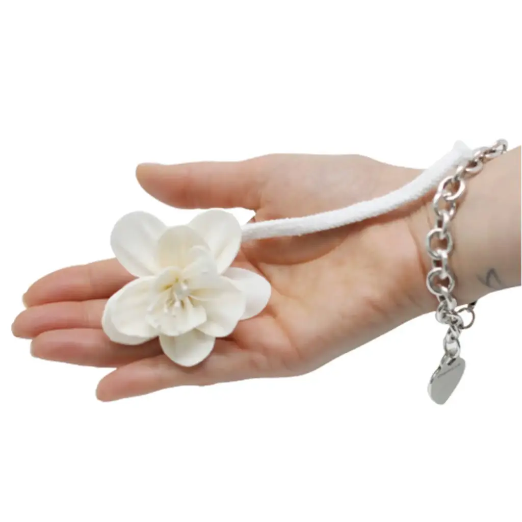 Natural Diffuser Flowers – Small Lily on String | www.artisangoods.co.uk