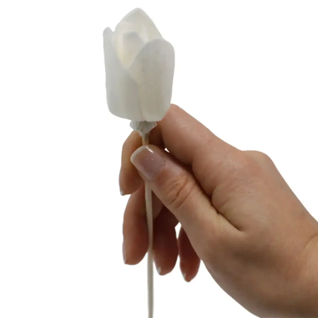 Natural Diffuser Flowers – Tulip on Reed | www.artisangoods.co.uk 3