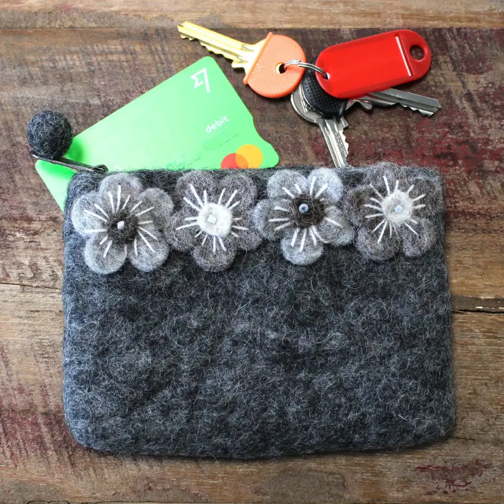Natural Felt Zipper Pouch (asst) – Four Flowers | www.artisangoods.co.uk 5 Natural Felt Zipper Pouch (asst) – Four Flowers | www.artisangoods.co.uk 5