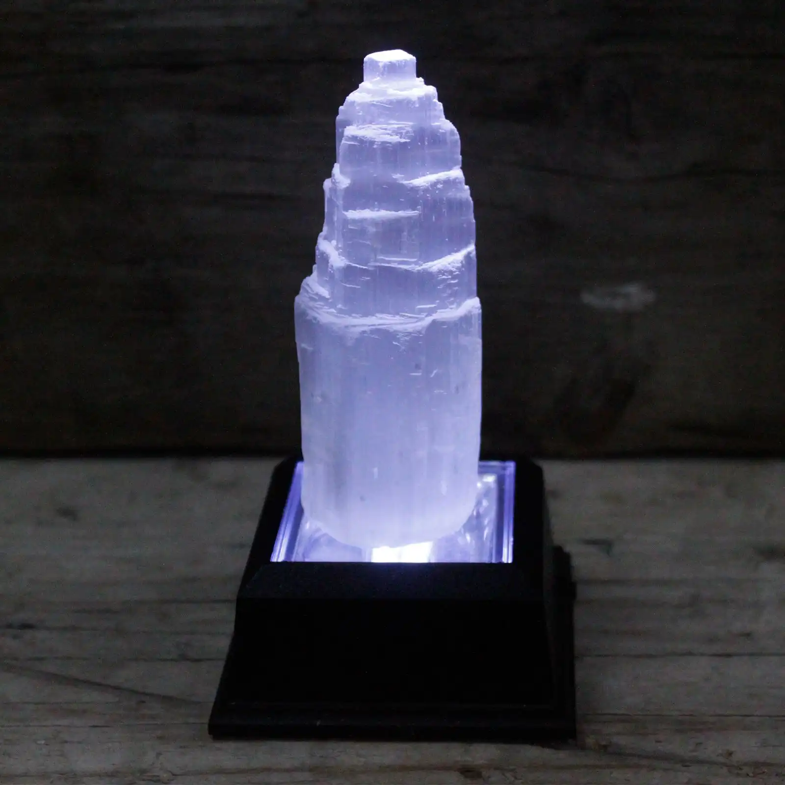 Natural Selenite Tower – 10 cm | www.artisangoods.co.uk 4 Natural Selenite Tower – 10 cm | www.artisangoods.co.uk 3