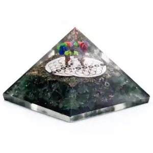 Orgonite Pyramid – Green Acewnturine nd Flower of Life – 70 mm | www.artisangoods.co.uk 1