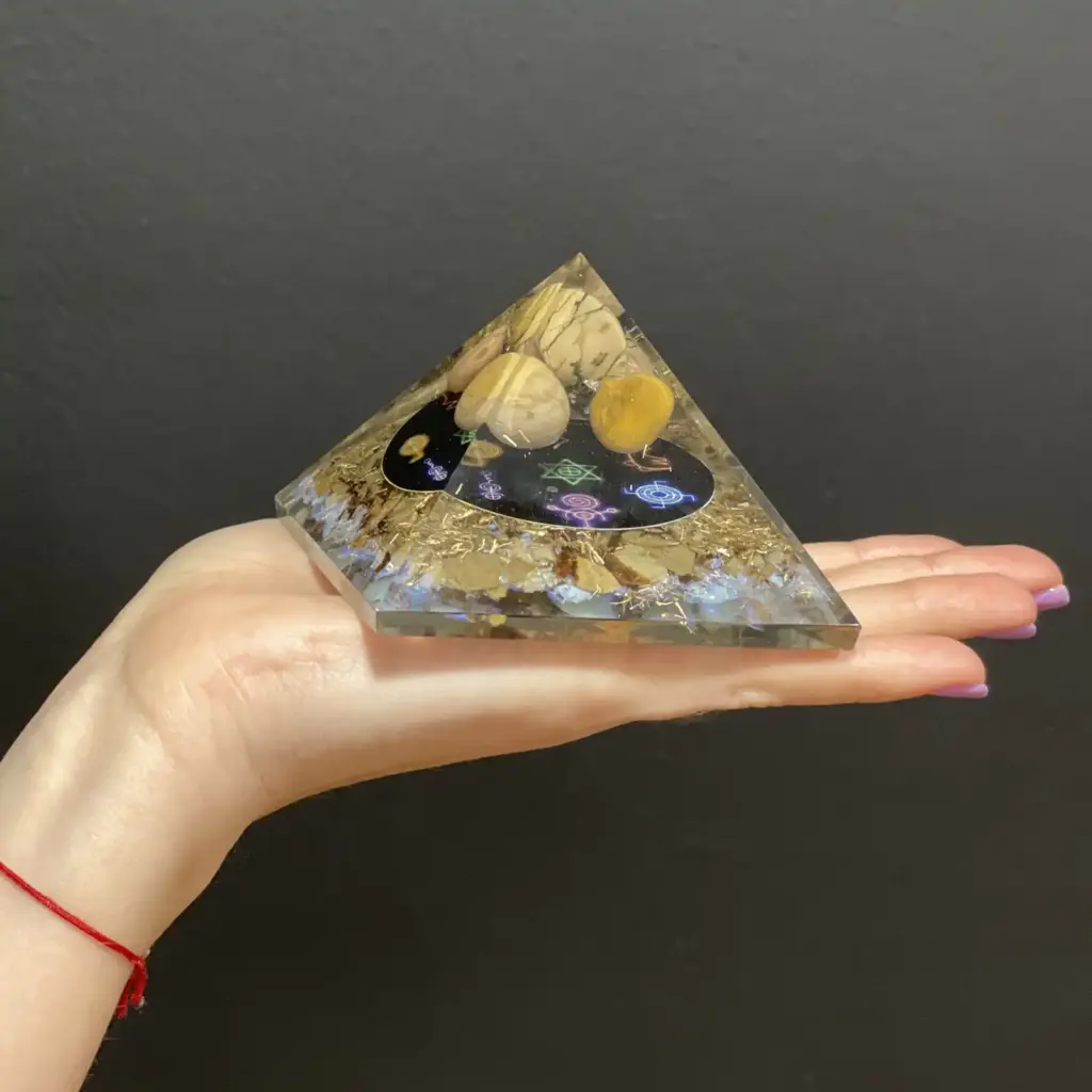 Orgonite Pyramid – Midnight Reiki – 70mm | www.artisangoods.co.uk 3