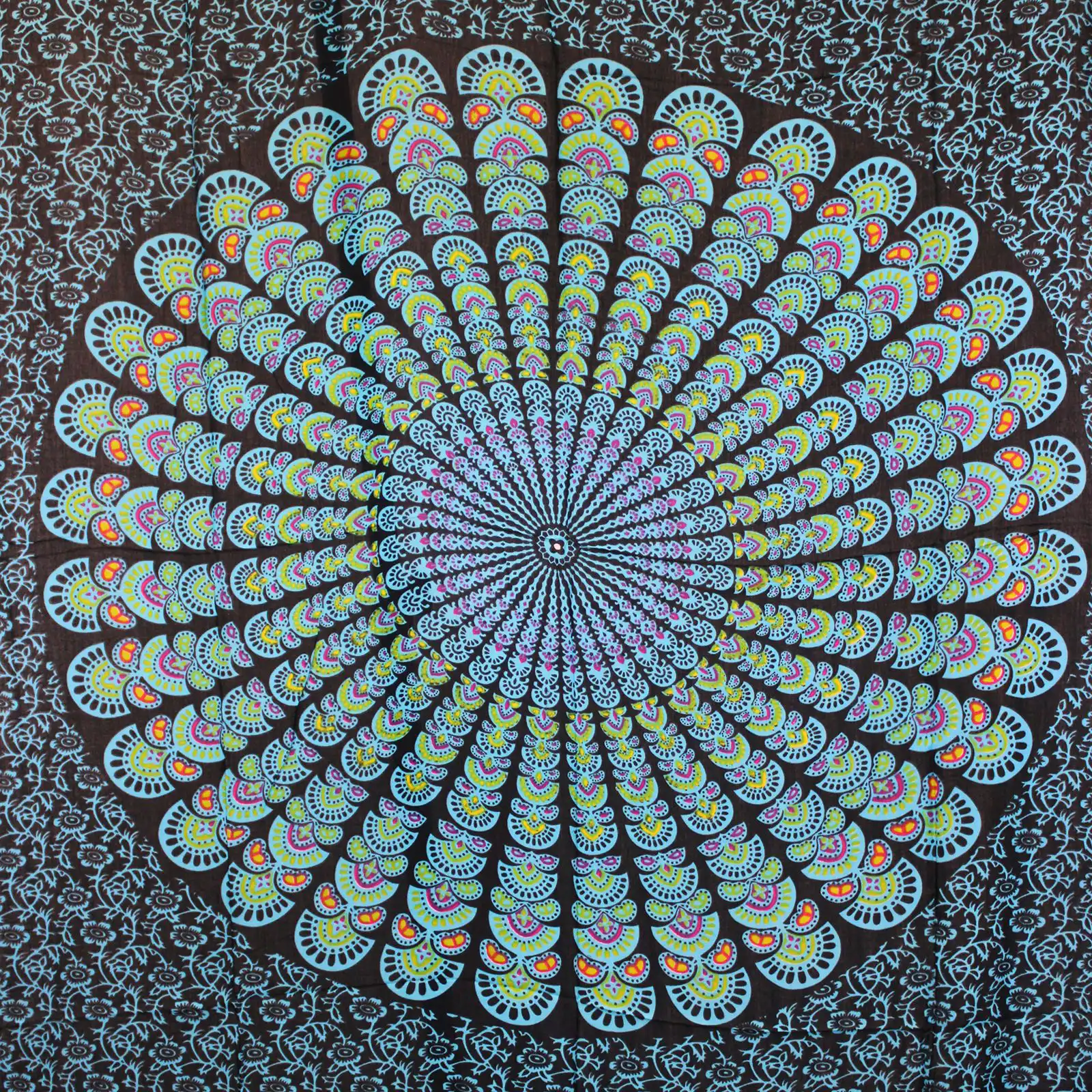 Peacock Classic Mandala Sarongs | www.artisangoods.co.uk 4 Peacock Classic Mandala Sarongs | www.artisangoods.co.uk 3