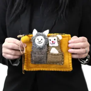 Pouch with Finger Puppets – Bear & Sheep | www.artisangoods.co.uk 3