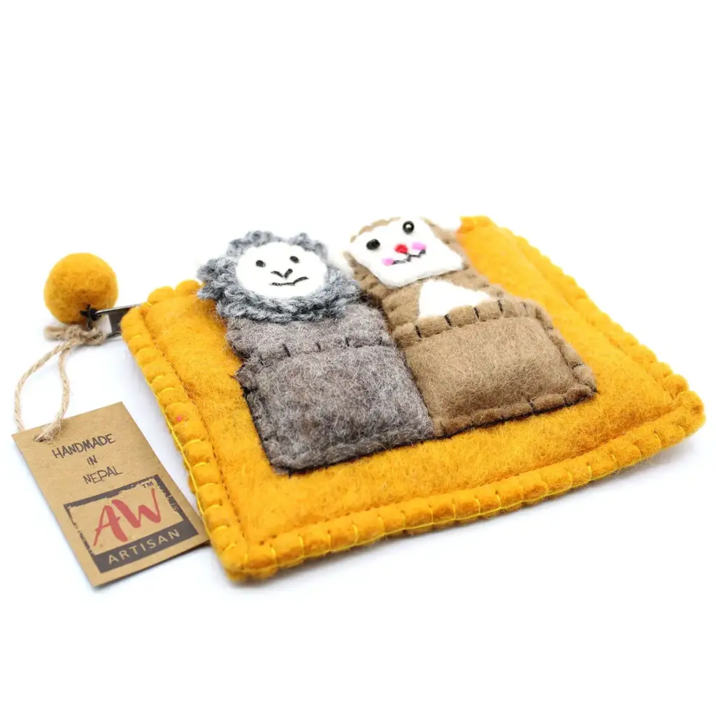 Pouch with Finger Puppets – Bear & Sheep | www.artisangoods.co.uk 2