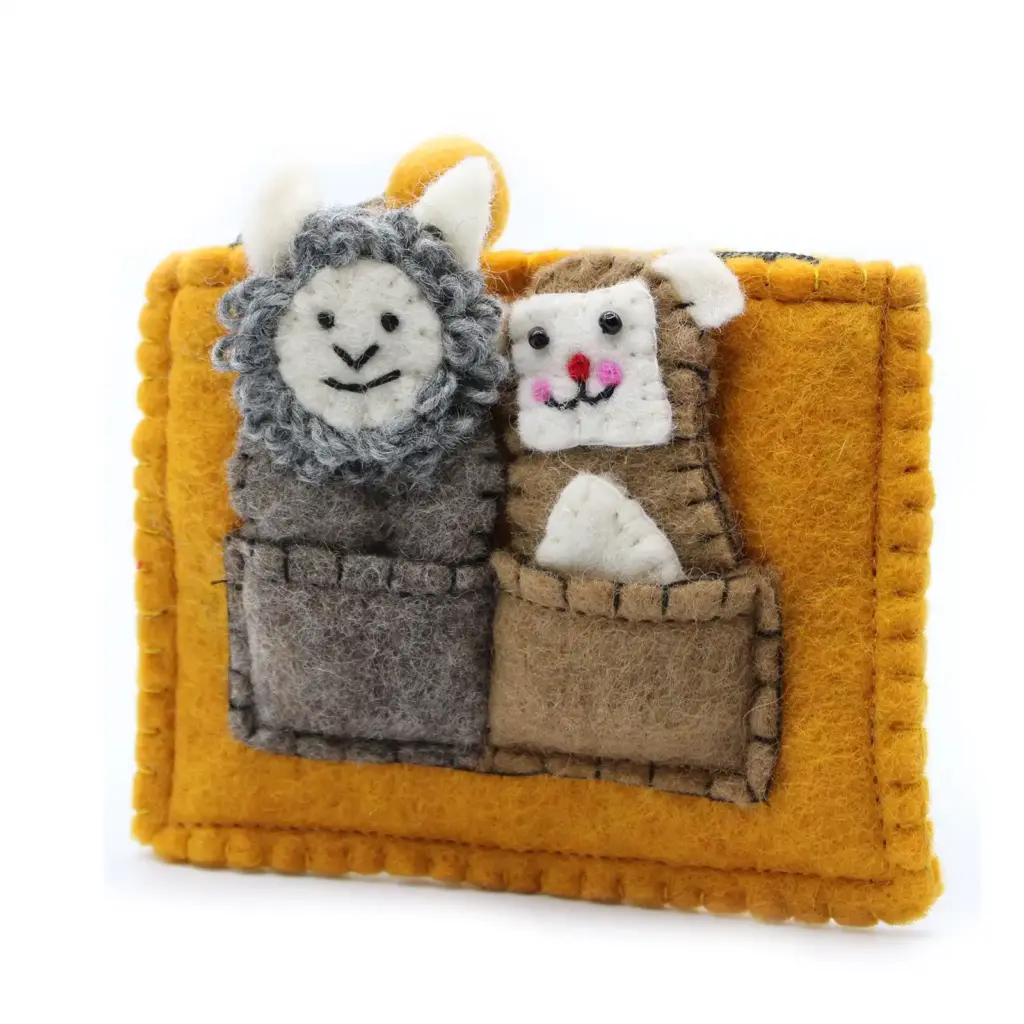 Pouch with Finger Puppets – Bear & Sheep | www.artisangoods.co.uk